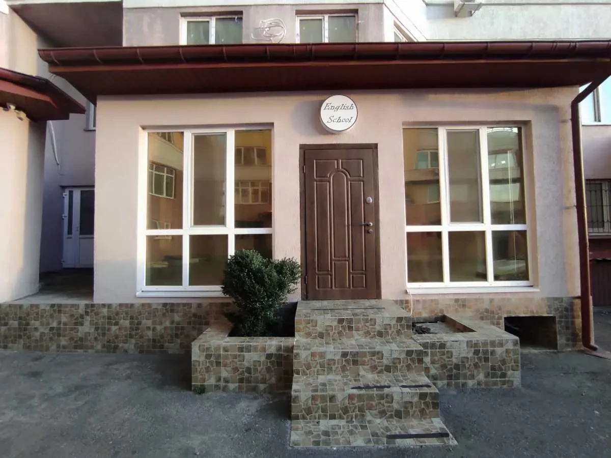 торгові площі Київ, Дарницький, Євгена Харченка 47