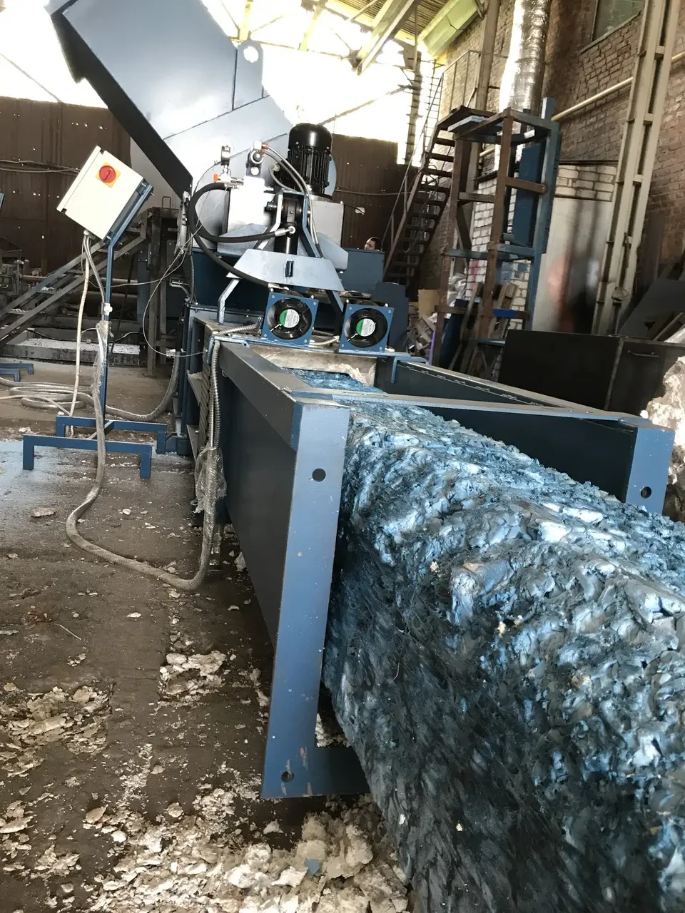 Брикетировщик отходов пенопласта (брикетировочный пресс) Ecopolymer KDM-360 3