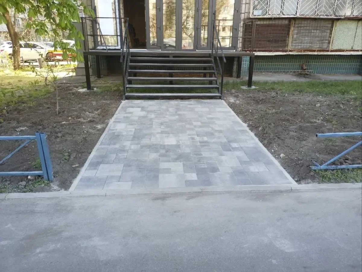торгові площі Київ, Деснянський, Лісовий 17 2