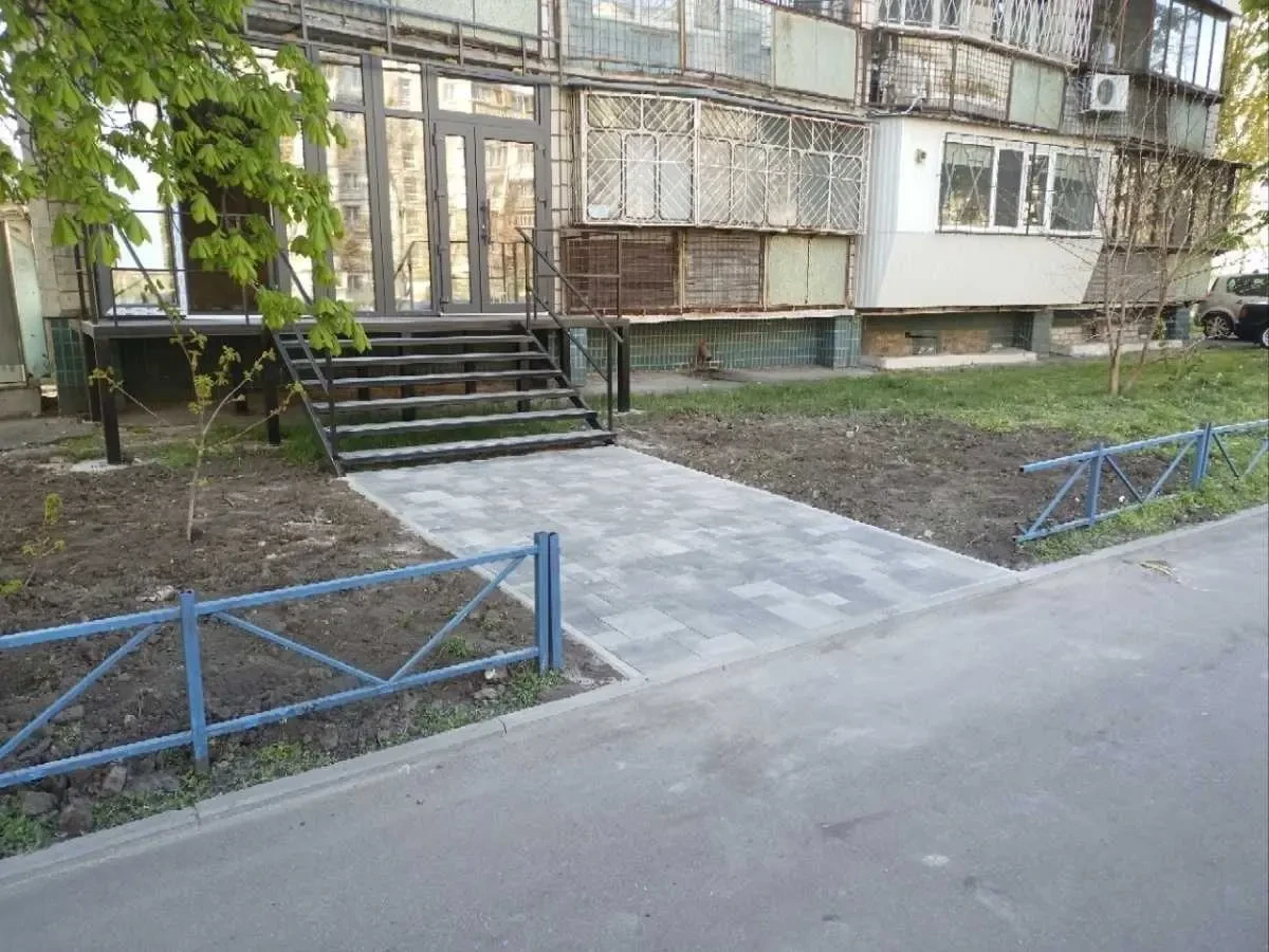 торгові площі Київ, Деснянський, Лісовий 17