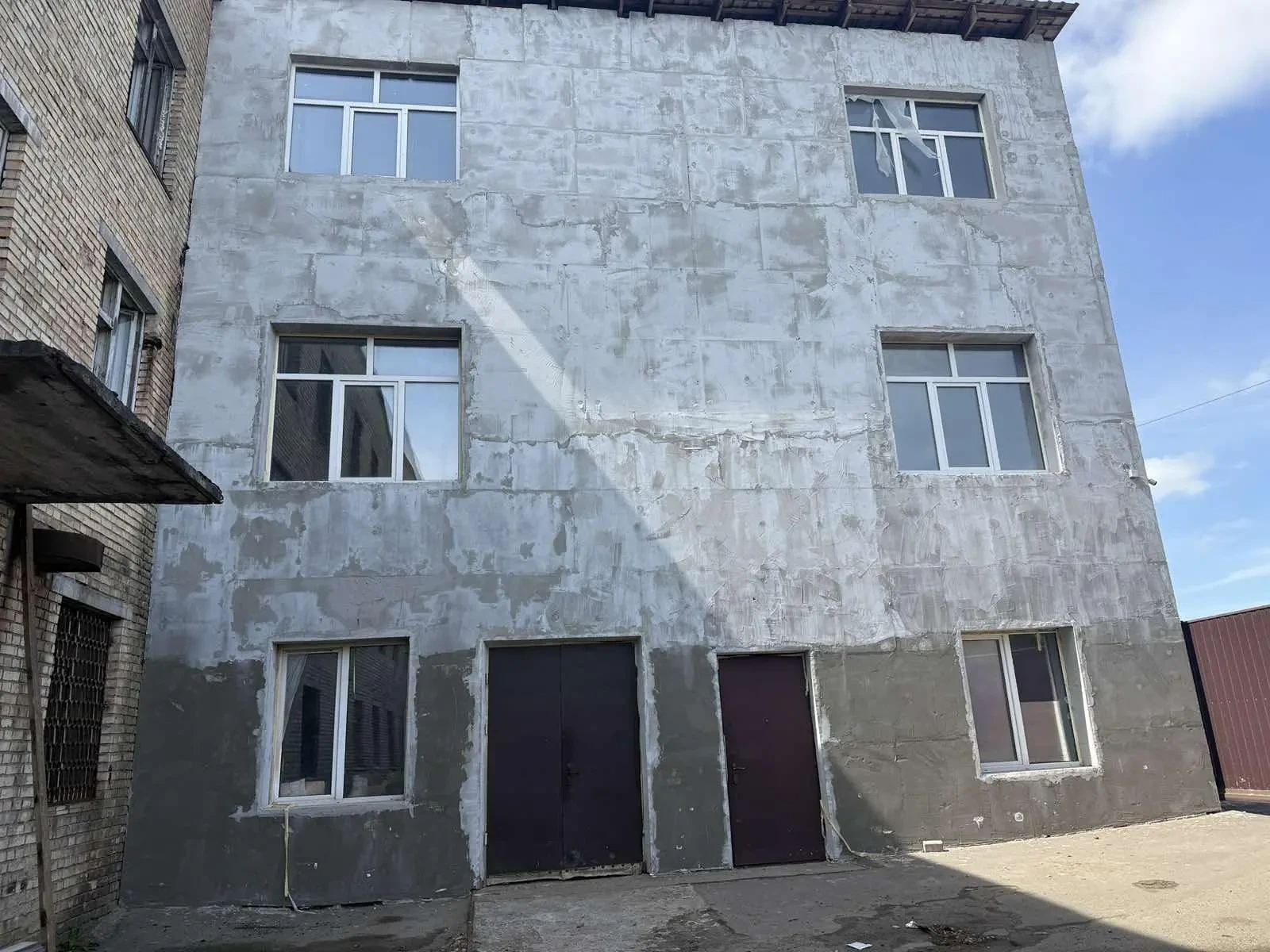 Здається в оренду цегляна утеплена будівля у Києві. 2