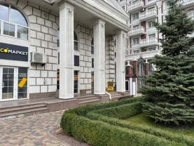 Оренда фасадного комерційного приміщення