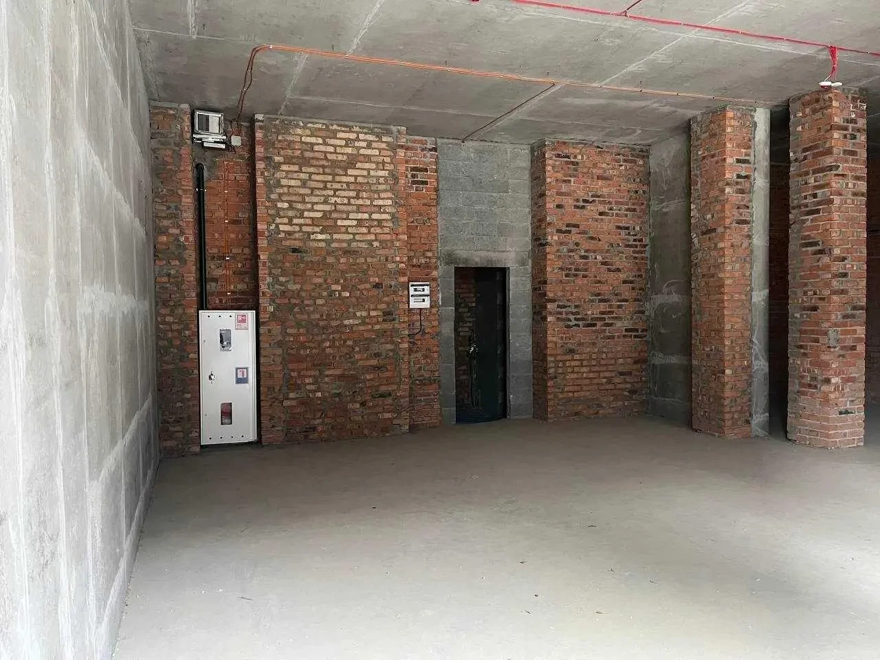 Продаж приміщення фасад в новобудові 5