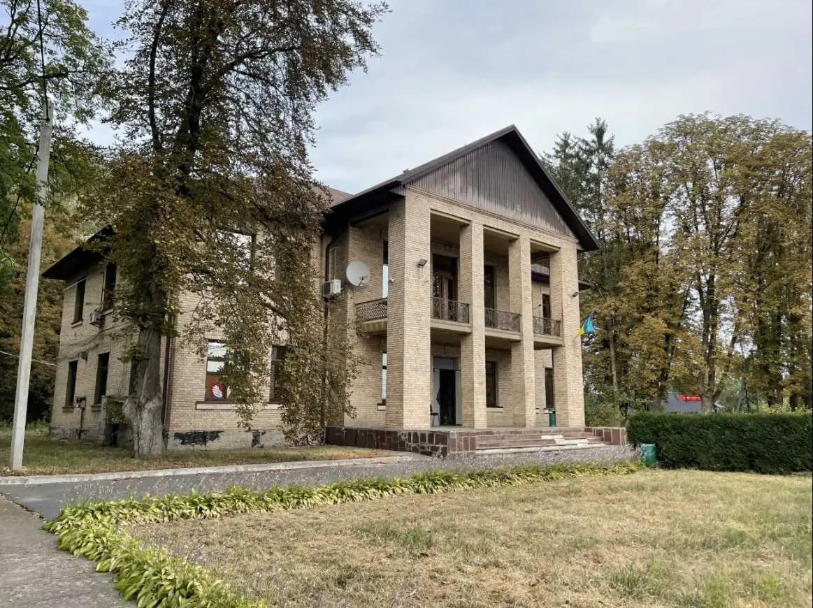 об’єкт сфери послуг Броварський, Требухів, броварська 1а