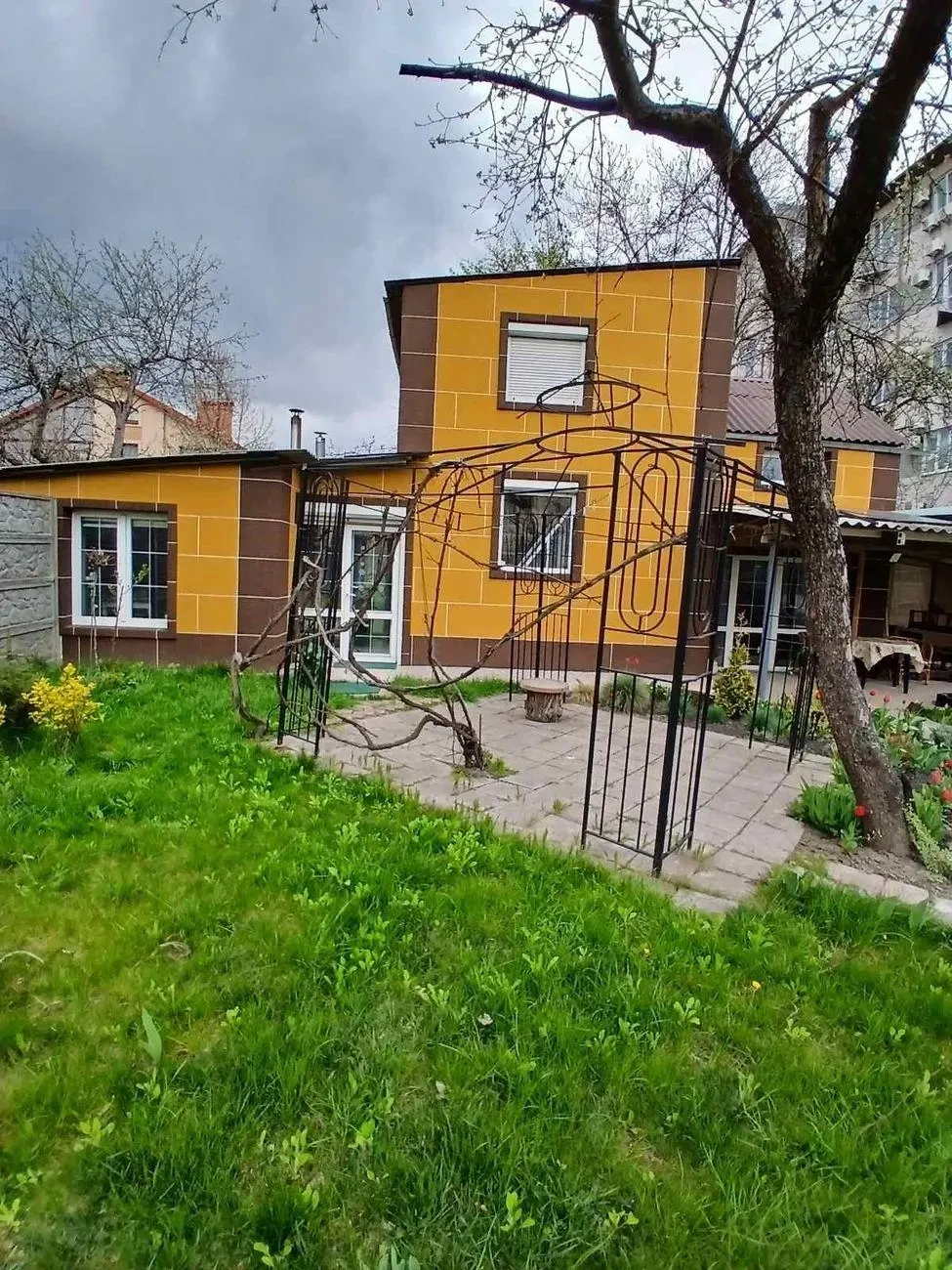 Продаж затишного цегляного будинку в Києві 6 соток