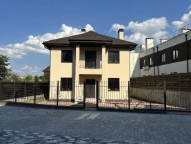 Продаж сучасний двоповерховий будинок у Києві