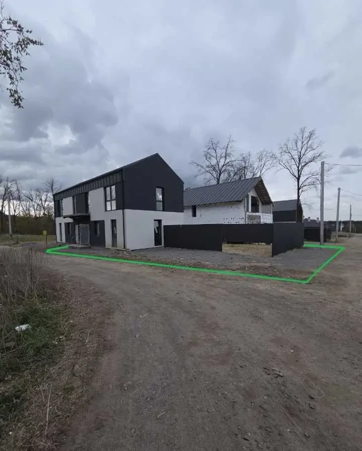 3-к будинок Обухівський, Хотів, Молодіжна 130