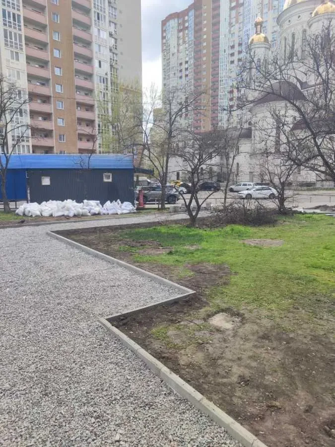 торгові площі Київ, Дарницький, Бориса Гмирі 9 13