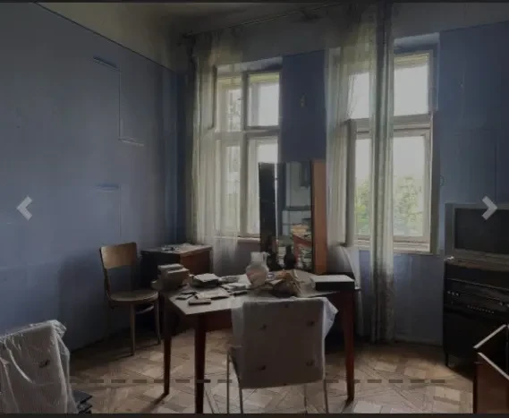 Продаж 2-кім. квартири 42 м.кв., в. комп. Лисенка 10