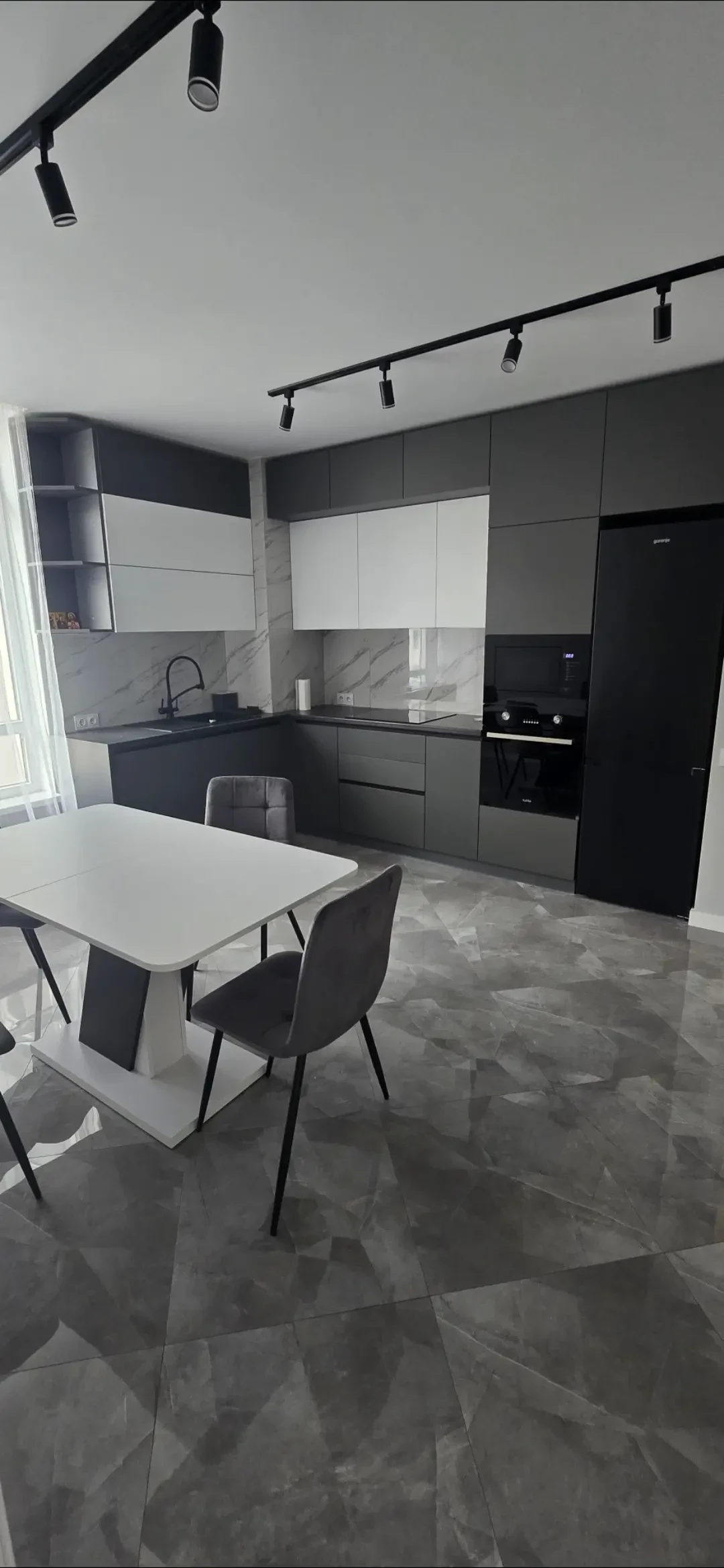 Оренда 2-кім. квартири 75 м.кв., в. Мазепи