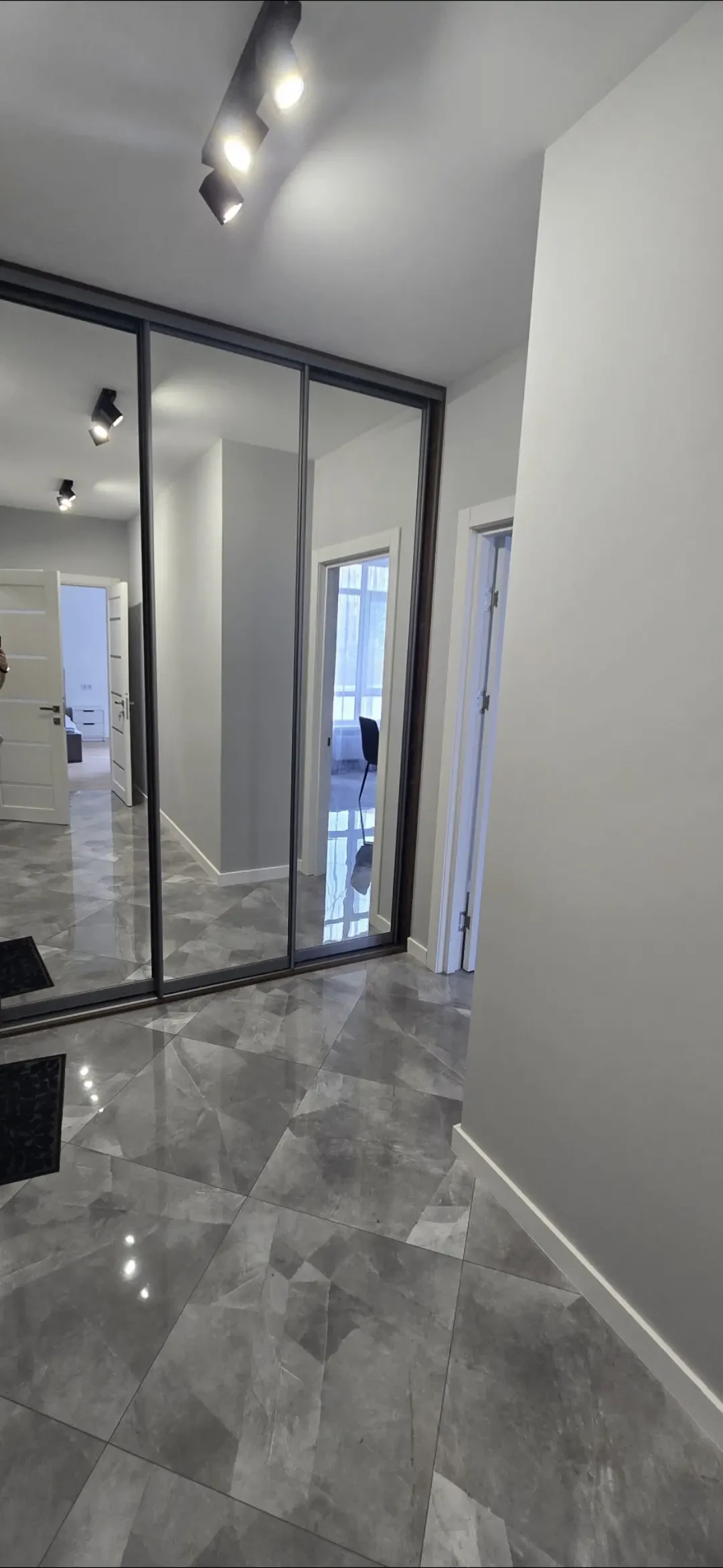 Оренда 2-кім. квартири 75 м.кв., в. Мазепи 3