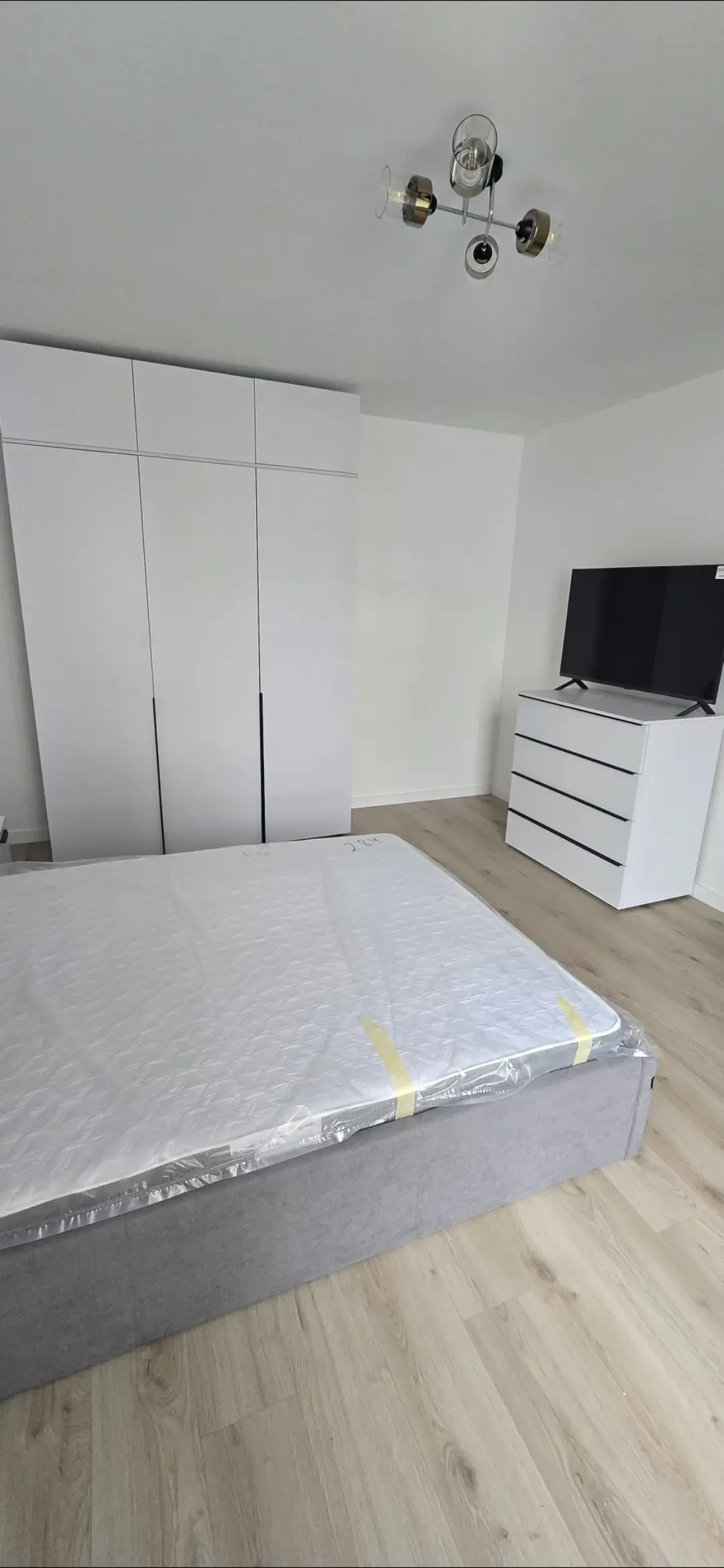 Оренда 2-кім. квартири 75 м.кв., в. Мазепи 8
