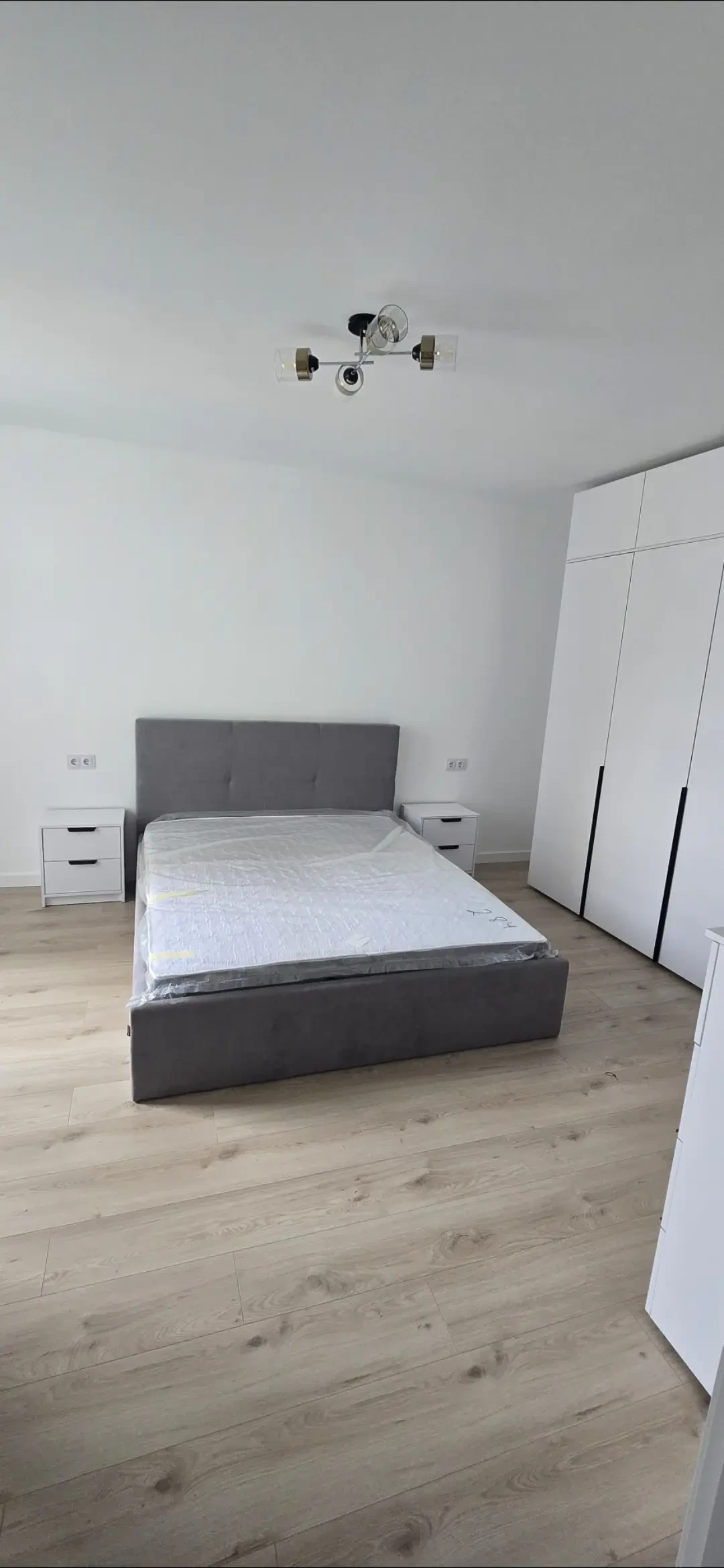 Оренда 2-кім. квартири 75 м.кв., в. Мазепи 7