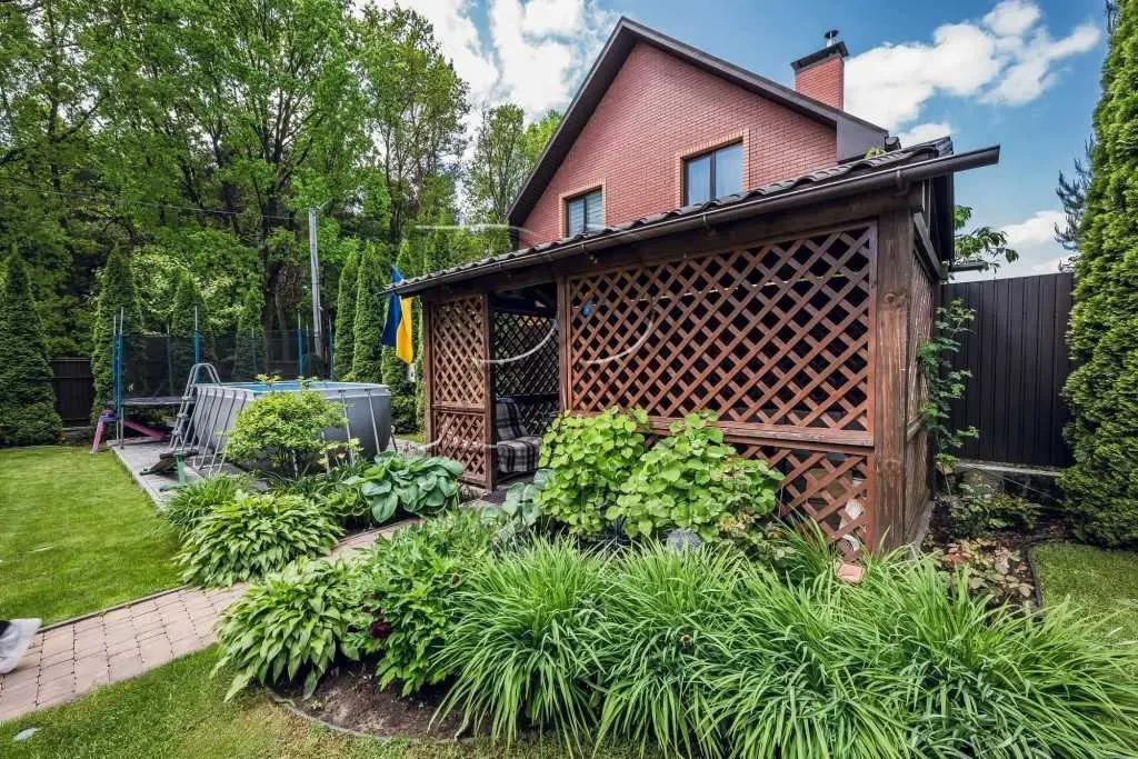 4-к будинок Фастівський, Тарасівка, Абрикосова вулиця 18