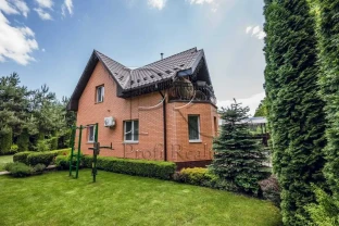 4-к будинок Фастівський, Тарасівка, Абрикосова вулиця