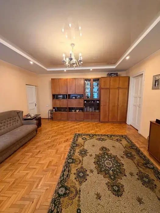 Продаж 2-кім. квартири 55 м.кв., в. М. Вовчка 2