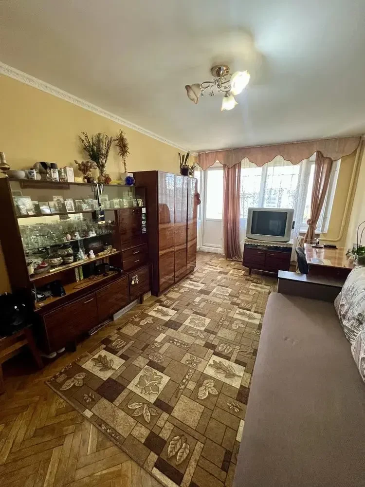 Продаж 1-кім. квартири 37.4 м.кв., в. Б. Грінченка 4