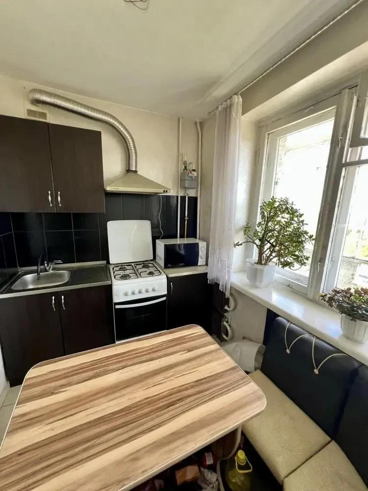 Продаж 1-кім. квартири 37.4 м.кв., в. Б. Грінченка 10