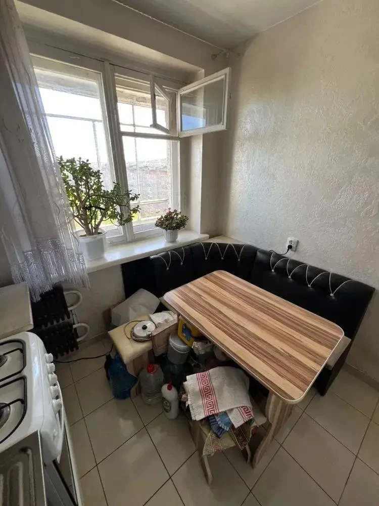 Продаж 1-кім. квартири 37.4 м.кв., в. Б. Грінченка 9
