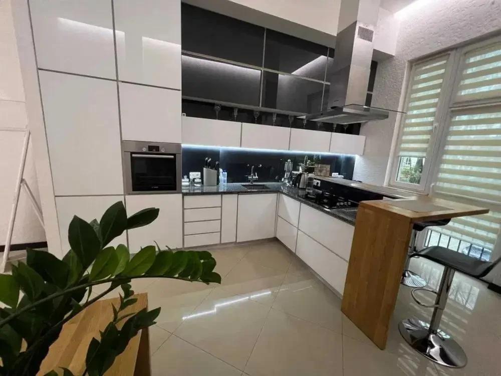 Продаж 2-кім. квартира з ремонтом 75 м.кв. вул. Мечникова 187999$