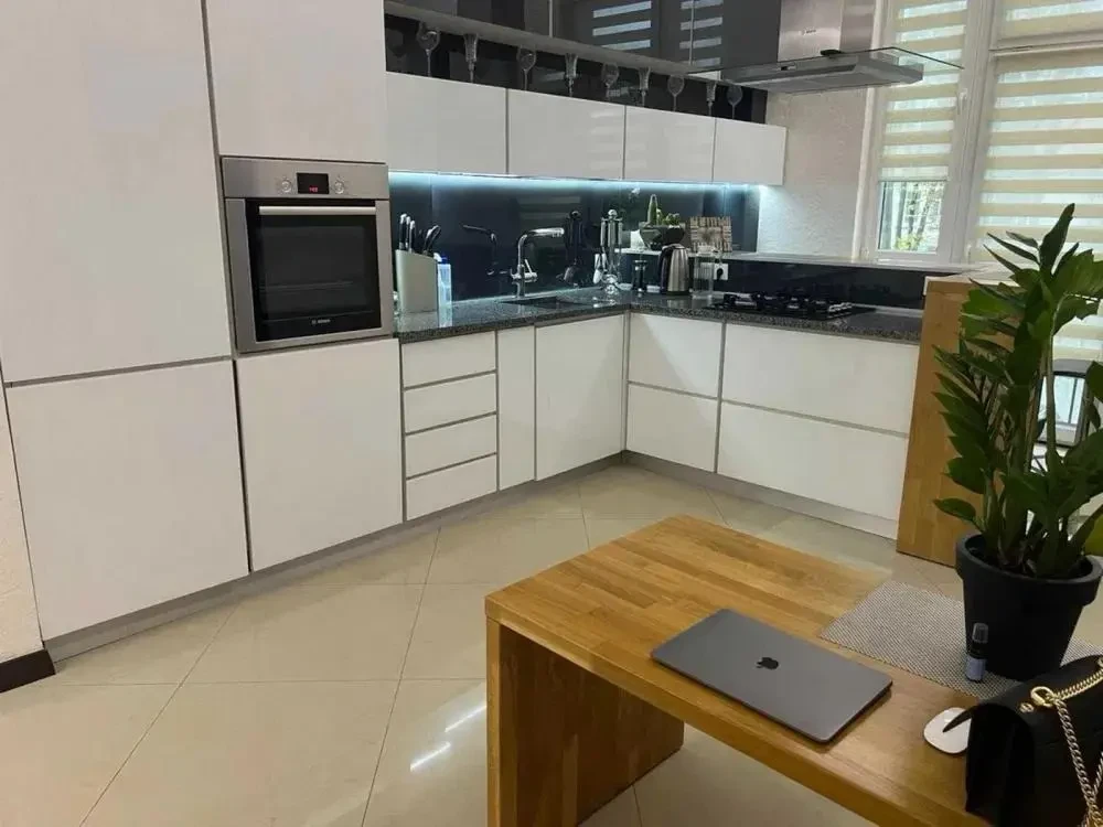 Продаж 2-кім. квартира з ремонтом 75 м.кв. вул. Мечникова 187999$ 2