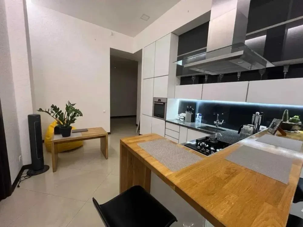 Продаж 2-кім. квартира з ремонтом 75 м.кв. вул. Мечникова 187999$ 3