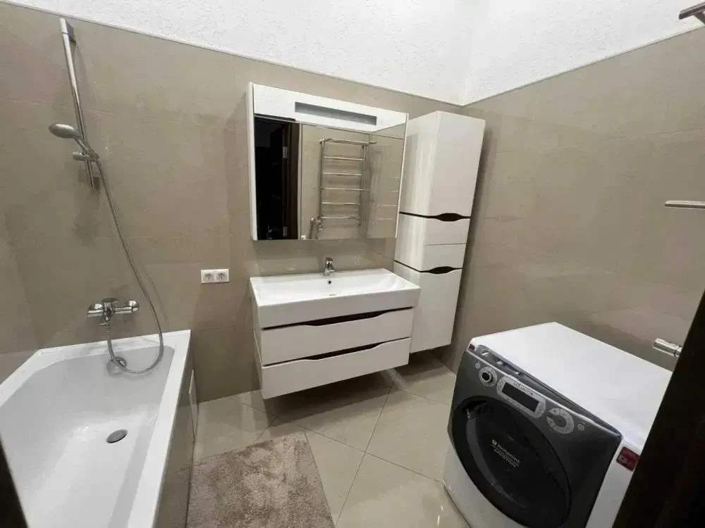 Продаж 2-кім. квартира з ремонтом 75 м.кв. вул. Мечникова 187999$ 8