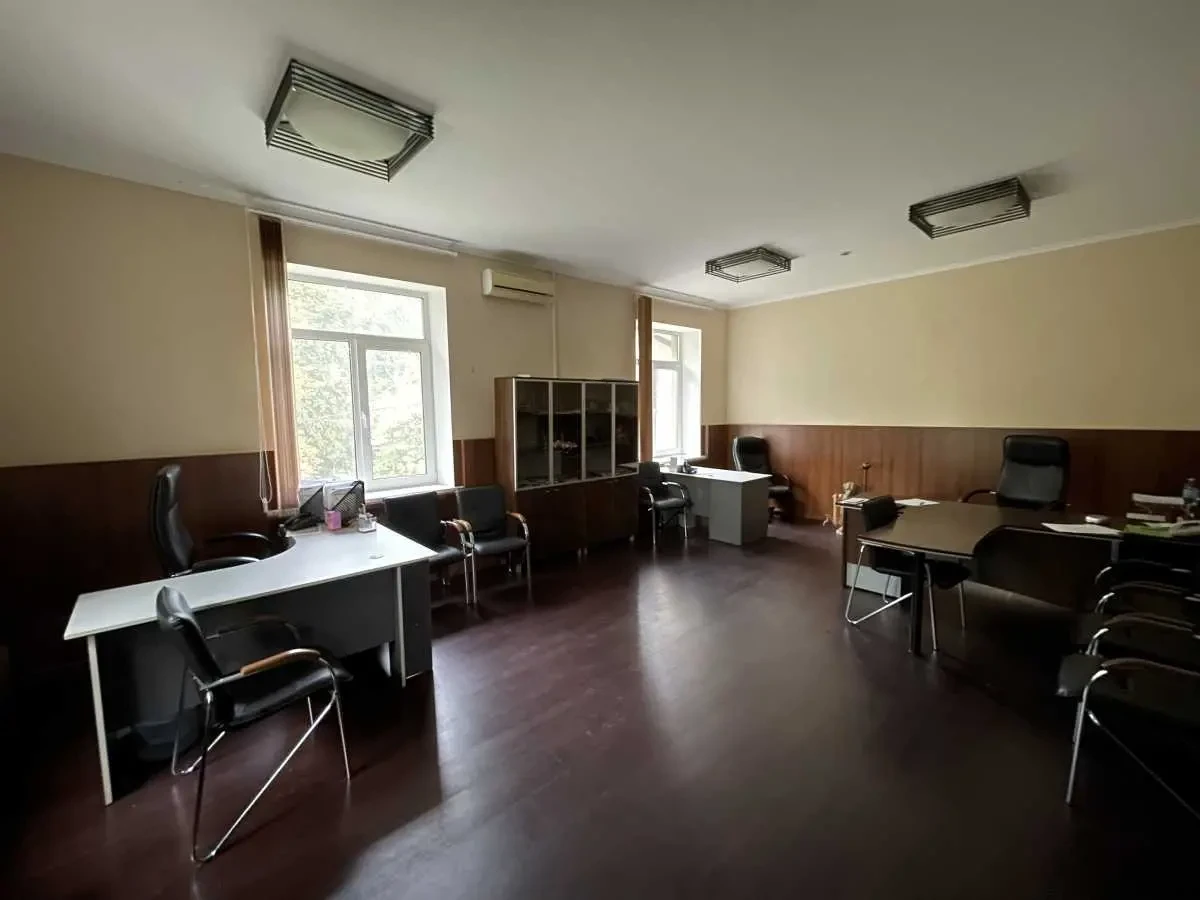 об’єкт сфери послуг Броварський, Требухів, броварська 1а 11