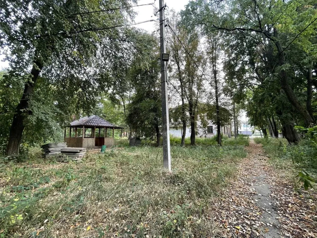 об’єкт сфери послуг Броварський, Требухів, броварська 1а 22