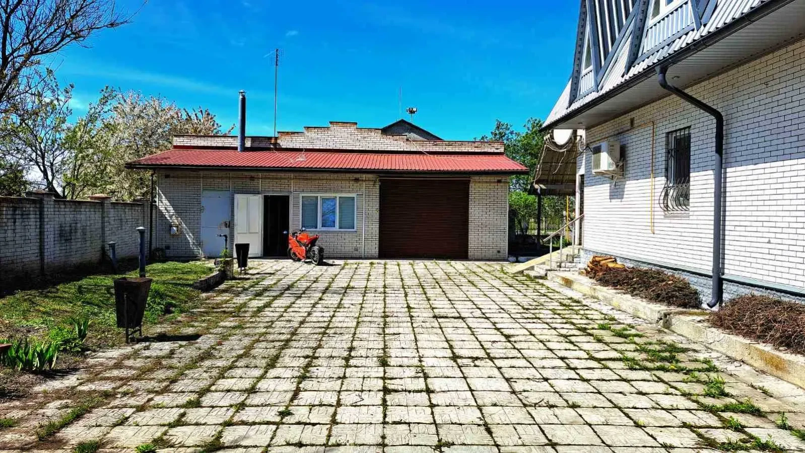 приміщення, будівлі Фастівський, Порадівка, Реаолюціїї 1 2