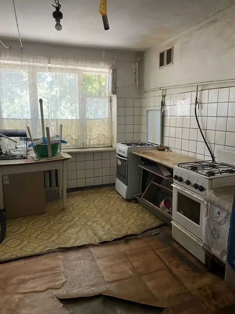 кімната Київ, Голосіївський, Василя Жуковського 14 5