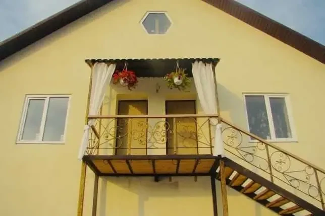 6-к будинок Броварський, Літки, Незалежности 9
