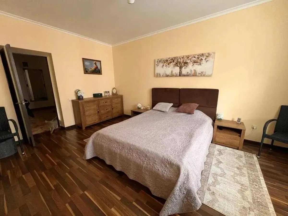 Продаж 5-кім квартири ДВОРІВНЕВА 137 м.кв. Винники вул Івасюка 168000$