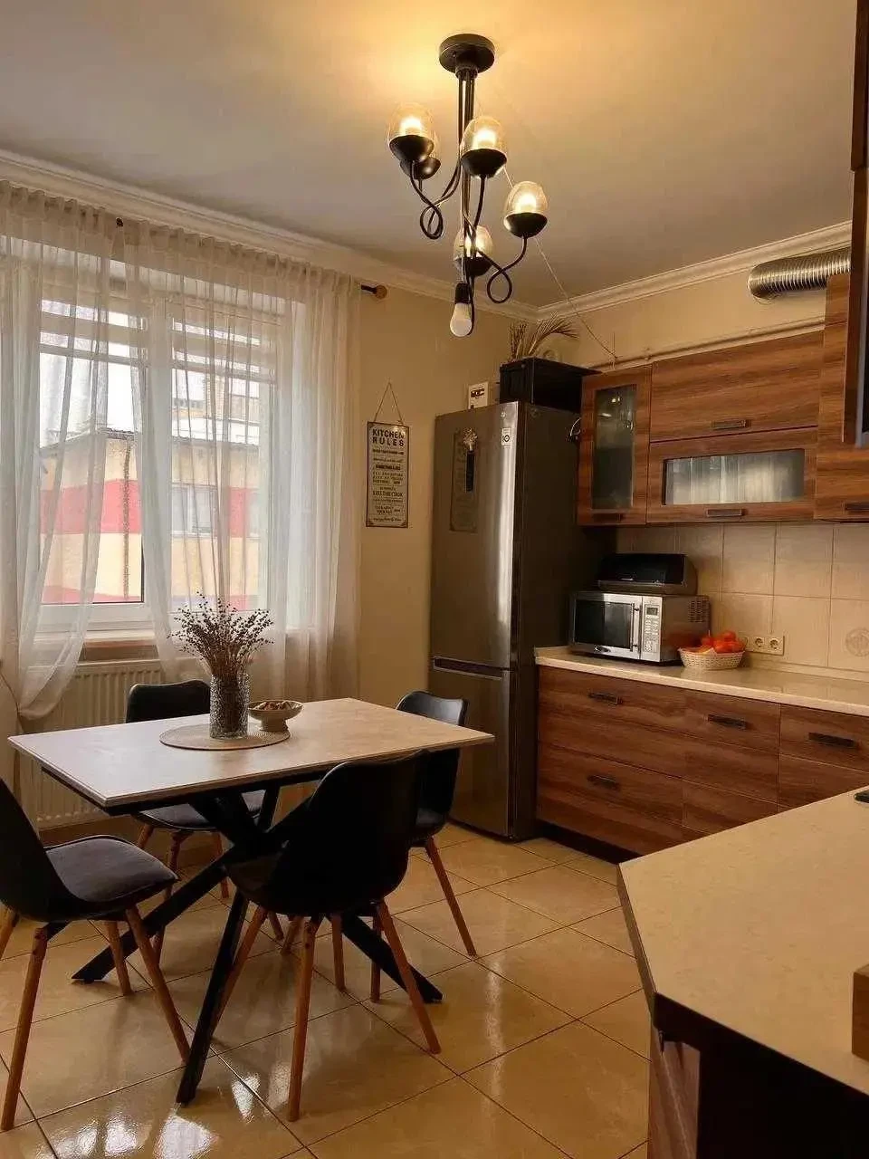 Продаж 5-кім квартири ДВОРІВНЕВА 137 м.кв. Винники вул Івасюка 168000$ 2