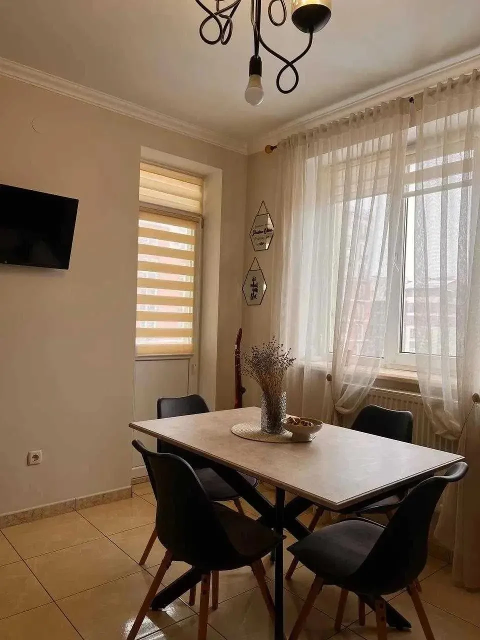 Продаж 5-кім квартири ДВОРІВНЕВА 137 м.кв. Винники вул Івасюка 168000$ 4