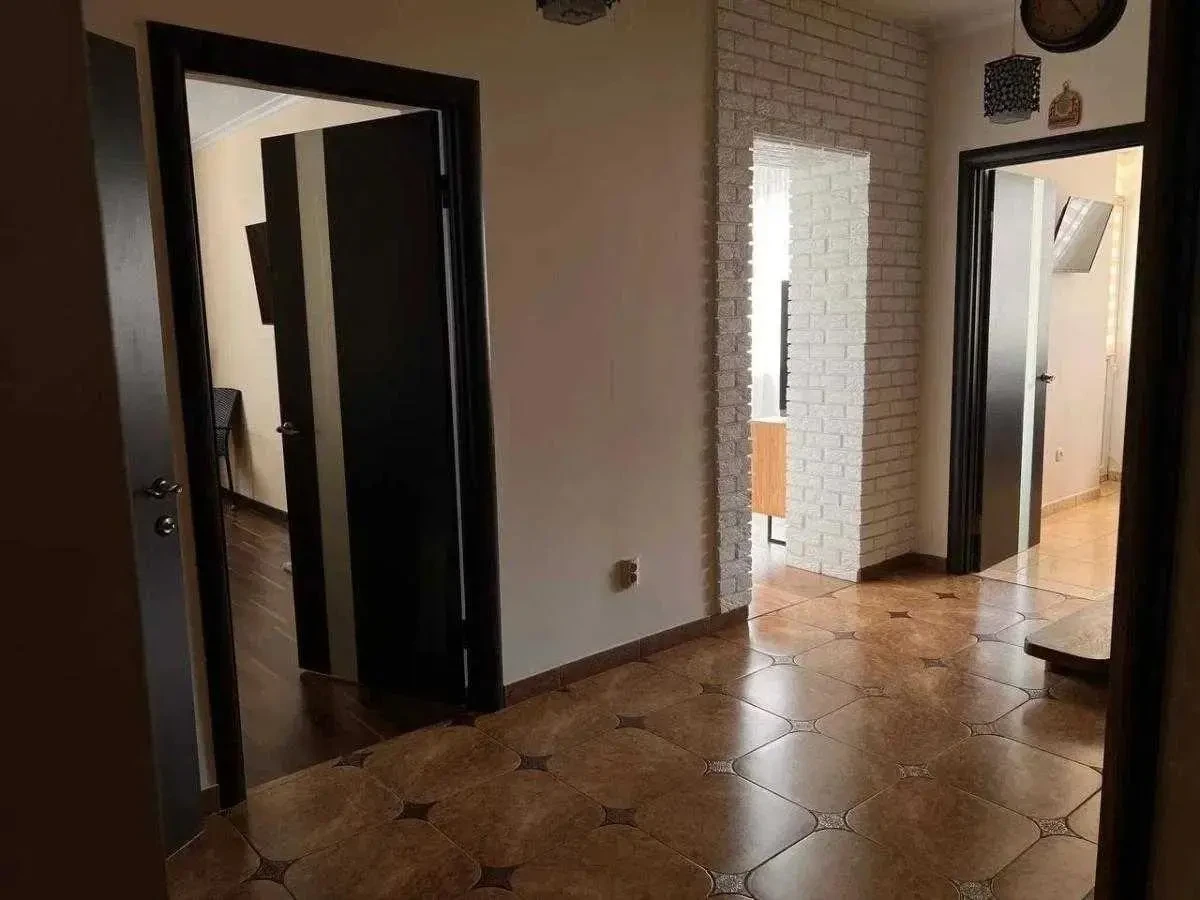 Продаж 5-кім квартири ДВОРІВНЕВА 137 м.кв. Винники вул Івасюка 168000$ 5