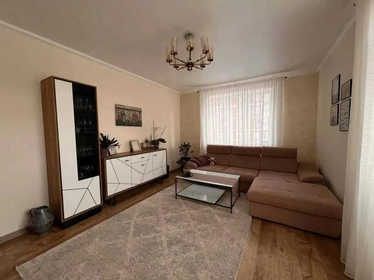 Продаж 5-кім квартири ДВОРІВНЕВА 137 м.кв. Винники вул Івасюка 168000$ 6