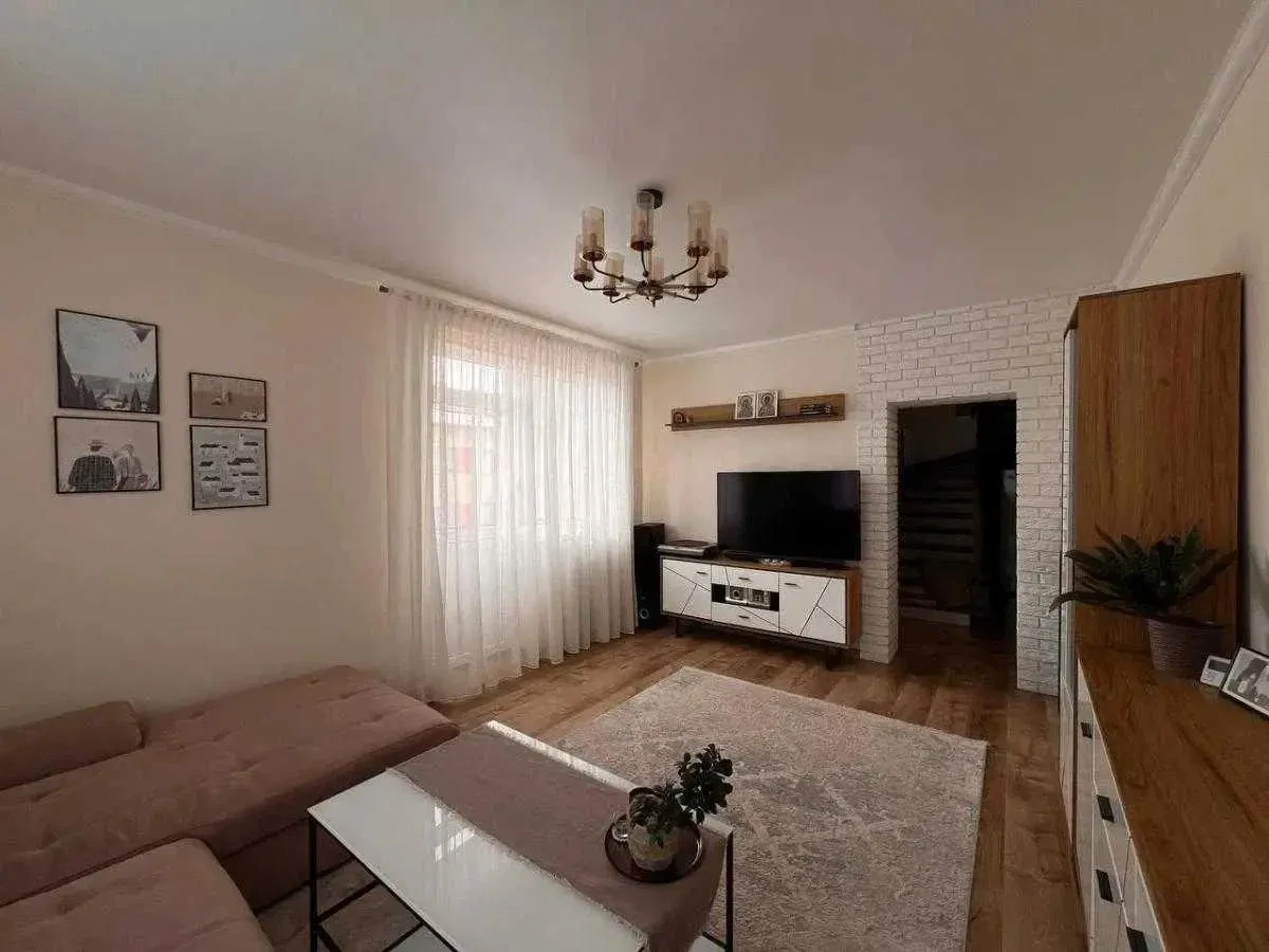 Продаж 5-кім квартири ДВОРІВНЕВА 137 м.кв. Винники вул Івасюка 168000$ 8