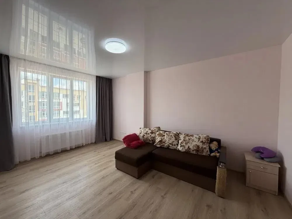 Продаж 2 кімн квартира 75 м. кв. Дубляни, вул. В. Великого 117000$ 3