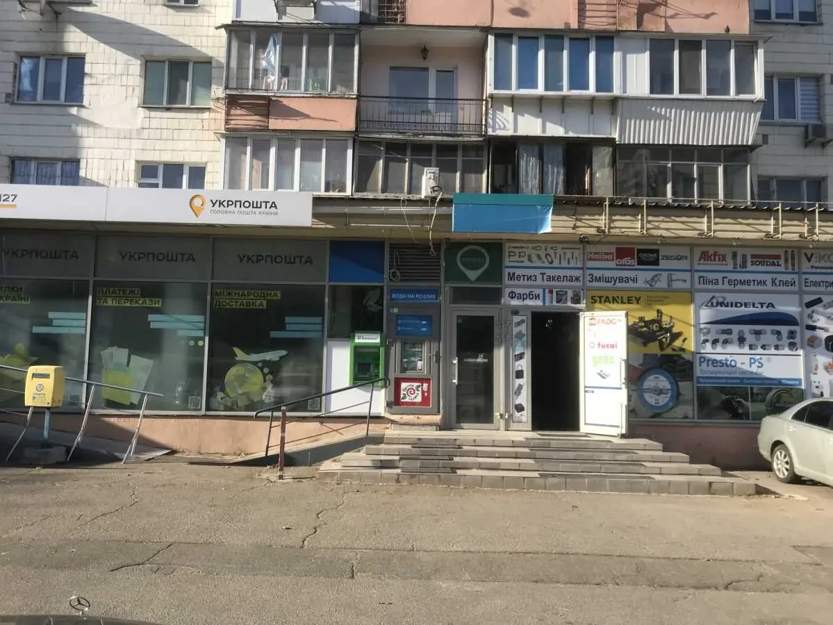 торгові площі Київ, Голосіївський, Голосіївський 114К1 6