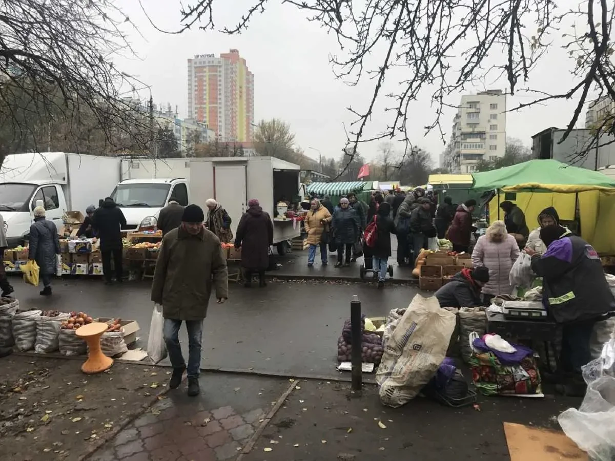 торгові площі Київ, Голосіївський, Голосіївський 114К1 10