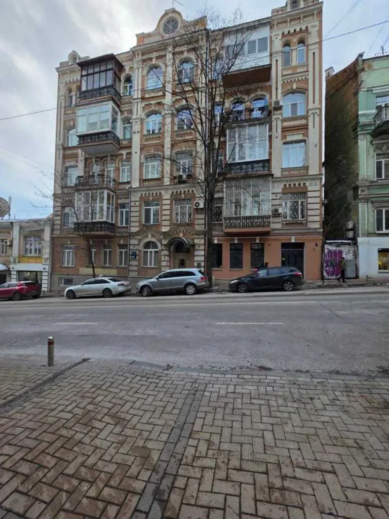 торгові площі Київ, Печерський, Михайлівська 19