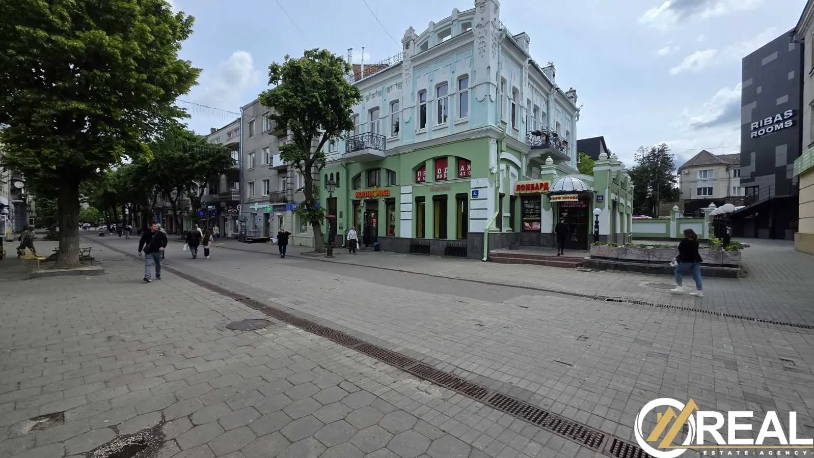 торгові площі Луцьк, Лесі Українки 32
