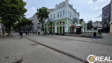 торгові площі Луцьк, Лесі Українки 32