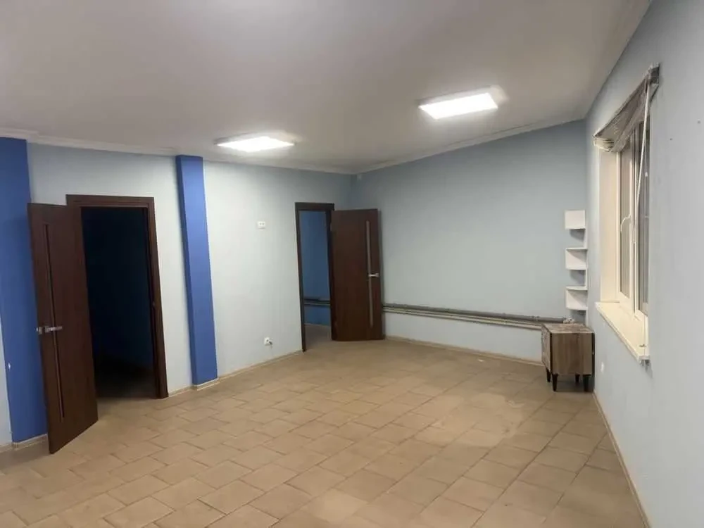 приміщення, будівлі Фастівський, Калинівка, Центральна 11
