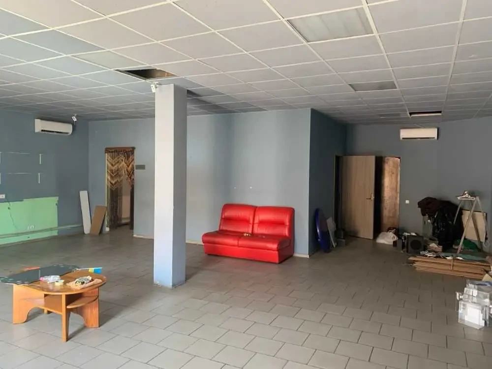 торгові площі Фастівський, Калинівка, Центральна 9