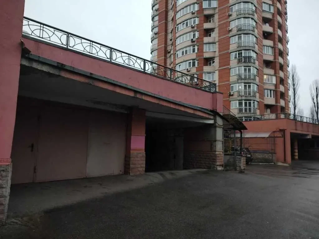 підземний паркінг Київ, Деснянський, Кубанської України  33а 3