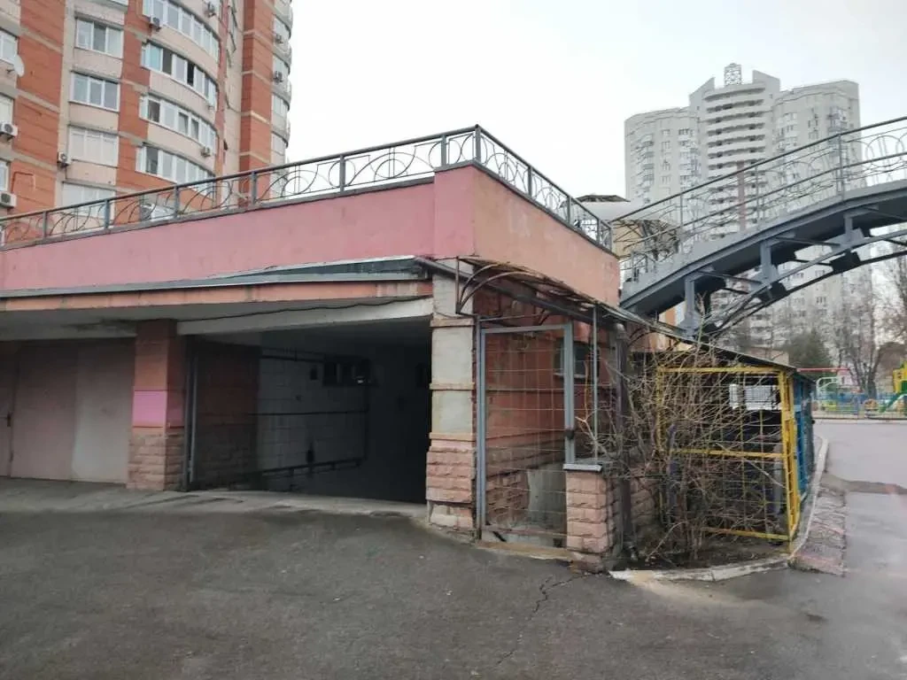 підземний паркінг Київ, Деснянський, Кубанської України  33а 4