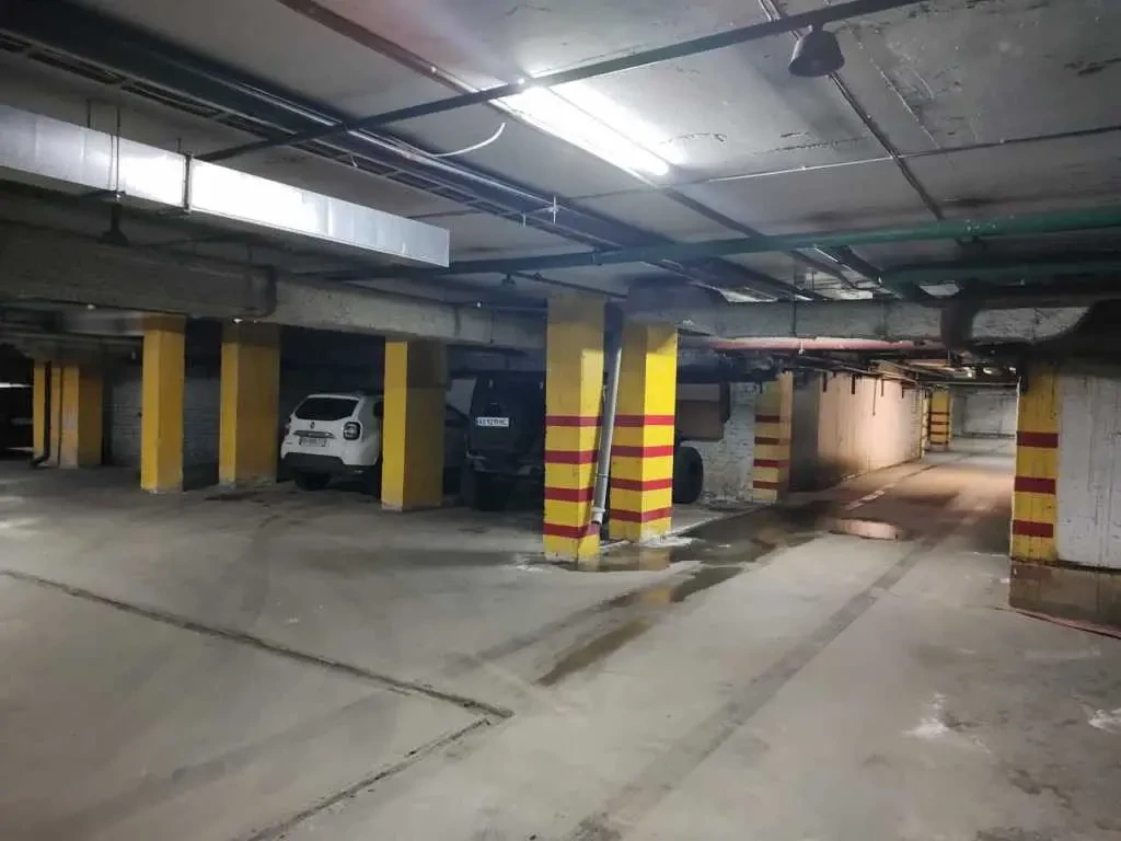 підземний паркінг Київ, Деснянський, Кубанської України  33а 6