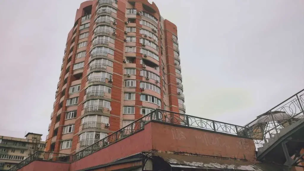 підземний паркінг Київ, Деснянський, Кубанської України  33а 10